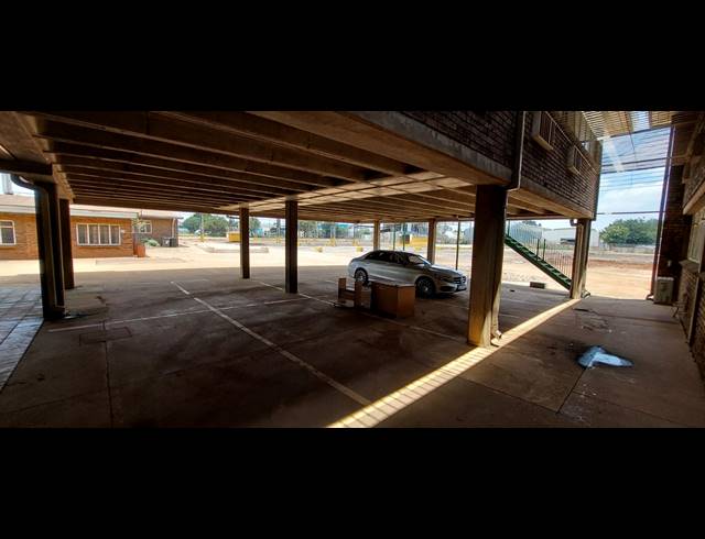 1,000M² WAREHOUSE FOR SALE IN CLAYVILLE
